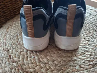 Zapatillas Skechers grises y negras