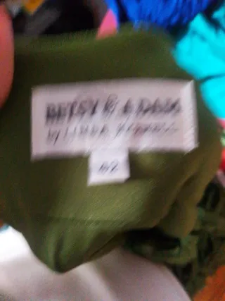 Vestido verde con detalles brillantes