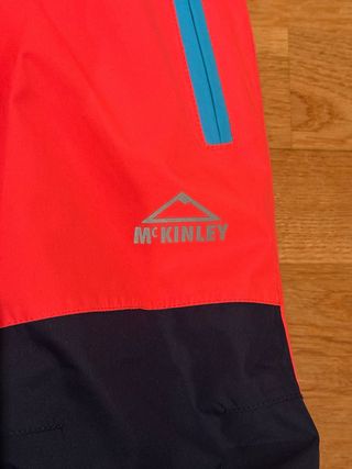 Dos monos de esqui talla 2 y 4