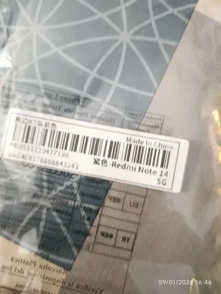 Funda móvil morada con figura de conejo