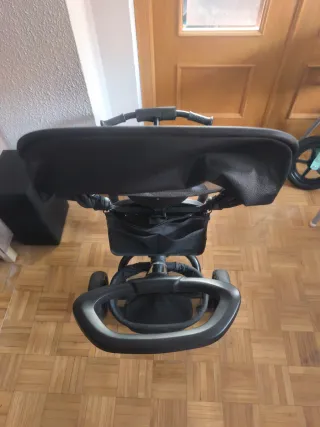 Triciclo negro para bebé