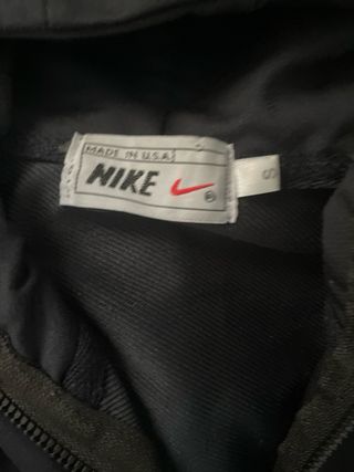 Chaqueta Nike con capucha negra
