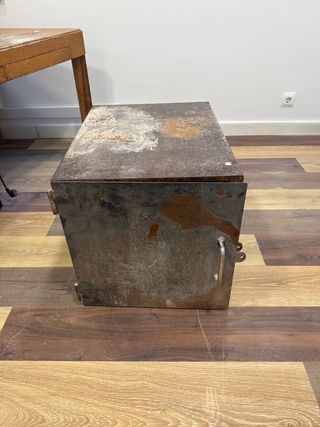 Arcón de hierro para furgoneta