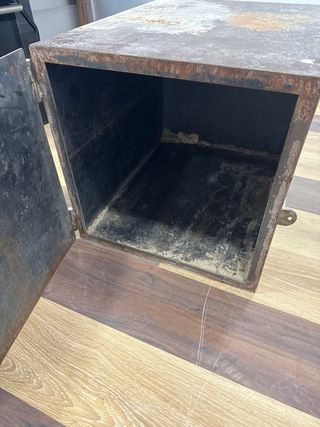Arcón de hierro para furgoneta