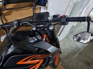KTM 125 Duke Negra y Naranja