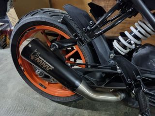 KTM 125 Duke Negra y Naranja