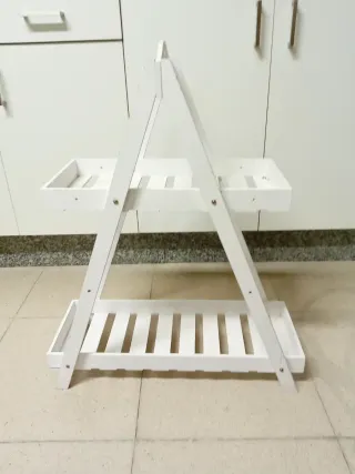 Estantería  de madera blanca