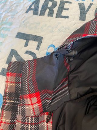 Abrigo Quicksilver a cuadros negro rojo y blanco