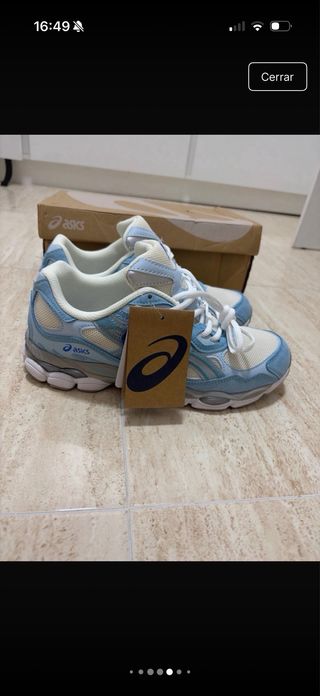 Tenis Asics Azul y Blanco