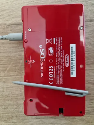 Nintendo DSi Roja con 9 juegos