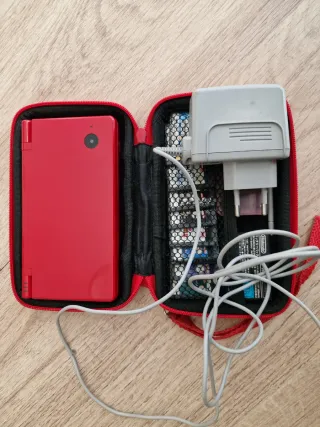 Nintendo DSi Roja con 9 juegos