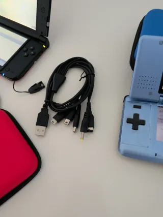 Nintendo 3DS XL Negra y ds azul