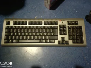 Torre PC Compaq + Teclado Windows XP