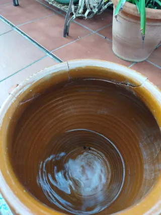 Tinaja de barro restaurada