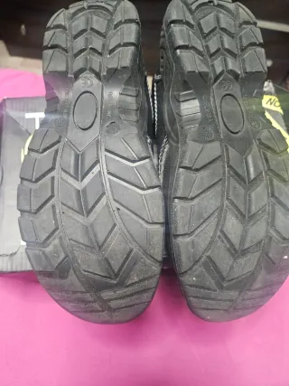 Zapato seguridad punta acero T40