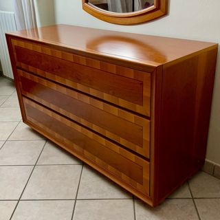 Comò classico in legno con specchio