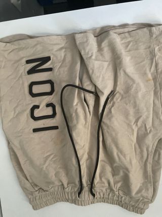 Pantalones beige con cordones negros