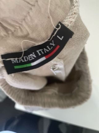 Pantalones beige con cordones negros