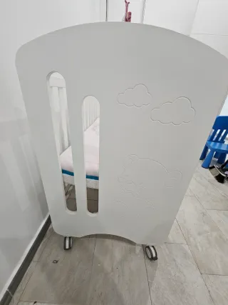 Cuna blanca con colchón