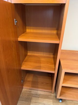 Mueble de salón madera y cristal