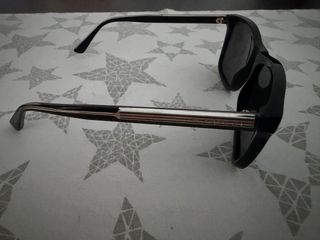 Gafas de sol Gucci negras y plateadas