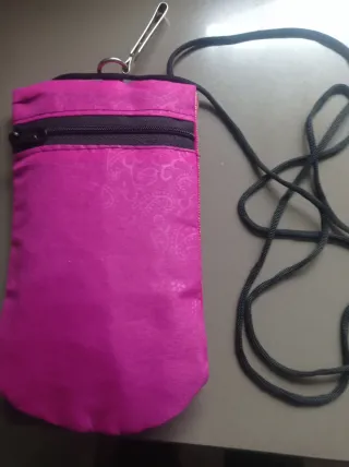 Bandolera de tela con elefantes bordados