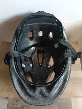 Casco de bicicleta infantil con llamas