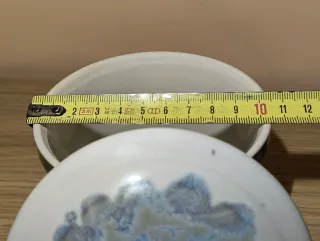 Cuenco porcelana con tapa.