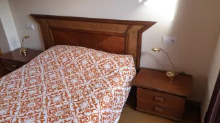 Cabecero madera ratán y 2 mesitas noche