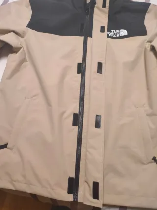 Chaqueta The North Face nueva beige/negra sin estr