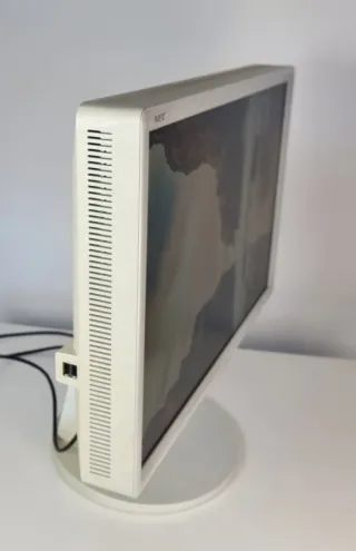 Monitor profesional NEC MultiSync LCD2470WNX – 24”