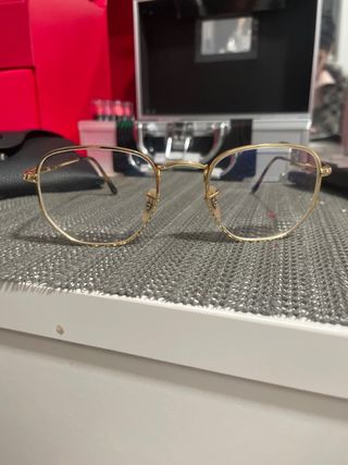 Gafas de vista doradas