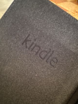 Kindle libro digital plata y gris