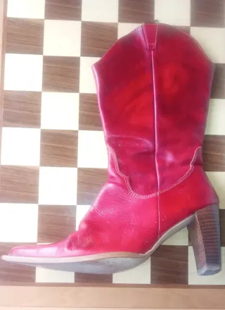 Botas de piel rojas T38