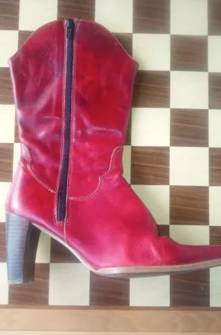 Botas de piel rojas T38