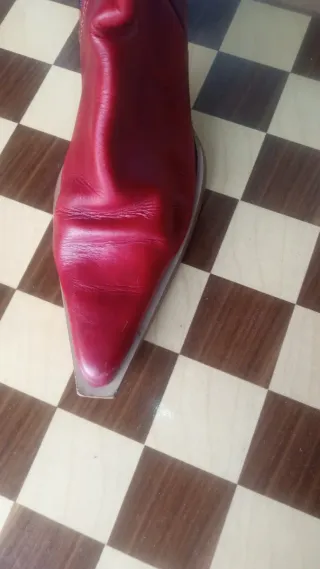 Botas de piel rojas T38