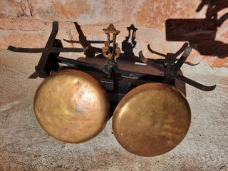 Balanza antigua marca FORCE, pesa hasta 10 kilos