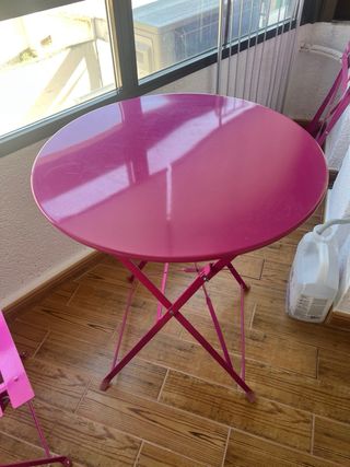 Mesa y 2 Sillas Plegables Metálicas