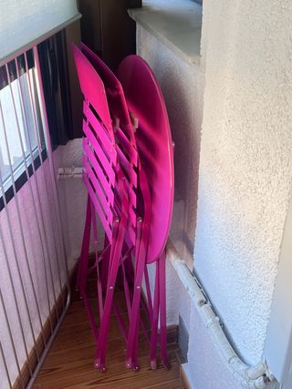 Mesa y 2 Sillas Plegables Metálicas