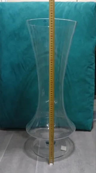 Vaso di vetro trasparente nuovo mai usato