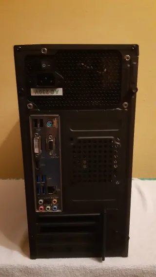 Ordenador sobremesa negro 40x35x20