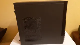 Ordenador sobremesa negro 40x35x20