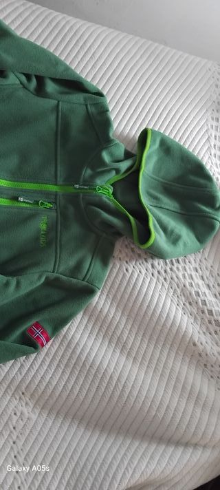 Chaqueta unisex verde con capucha