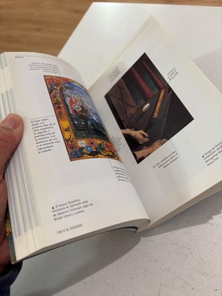 Símbolos y alegorías (Dicc.arte) (Spanish Edition)