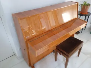 Piano vertical Cherny acabado brillante + Banqueta