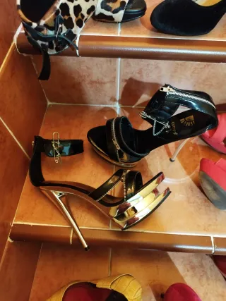 Tacones Piel Originales Negro/Dorado