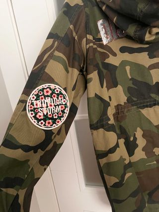 Parka militar con capucha