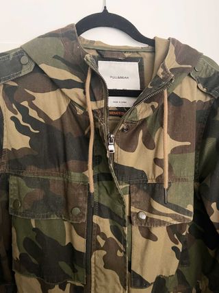 Parka militar con capucha