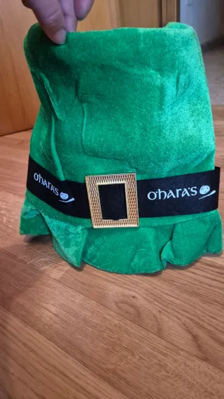 Sombrero verde O'Hara's con cinturón dorado
