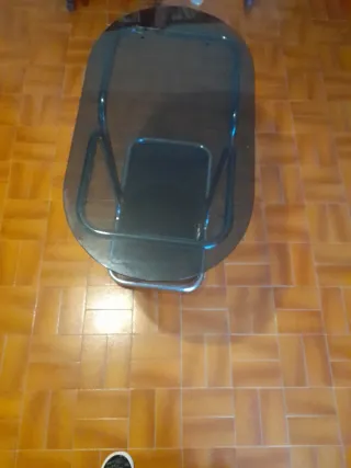 Mesa de cristal y metal